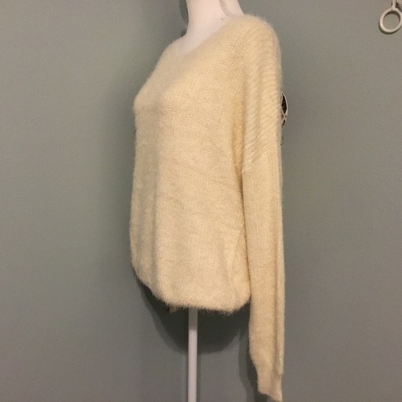 Knot Accent Open back Sweater - Picture 5 of 6